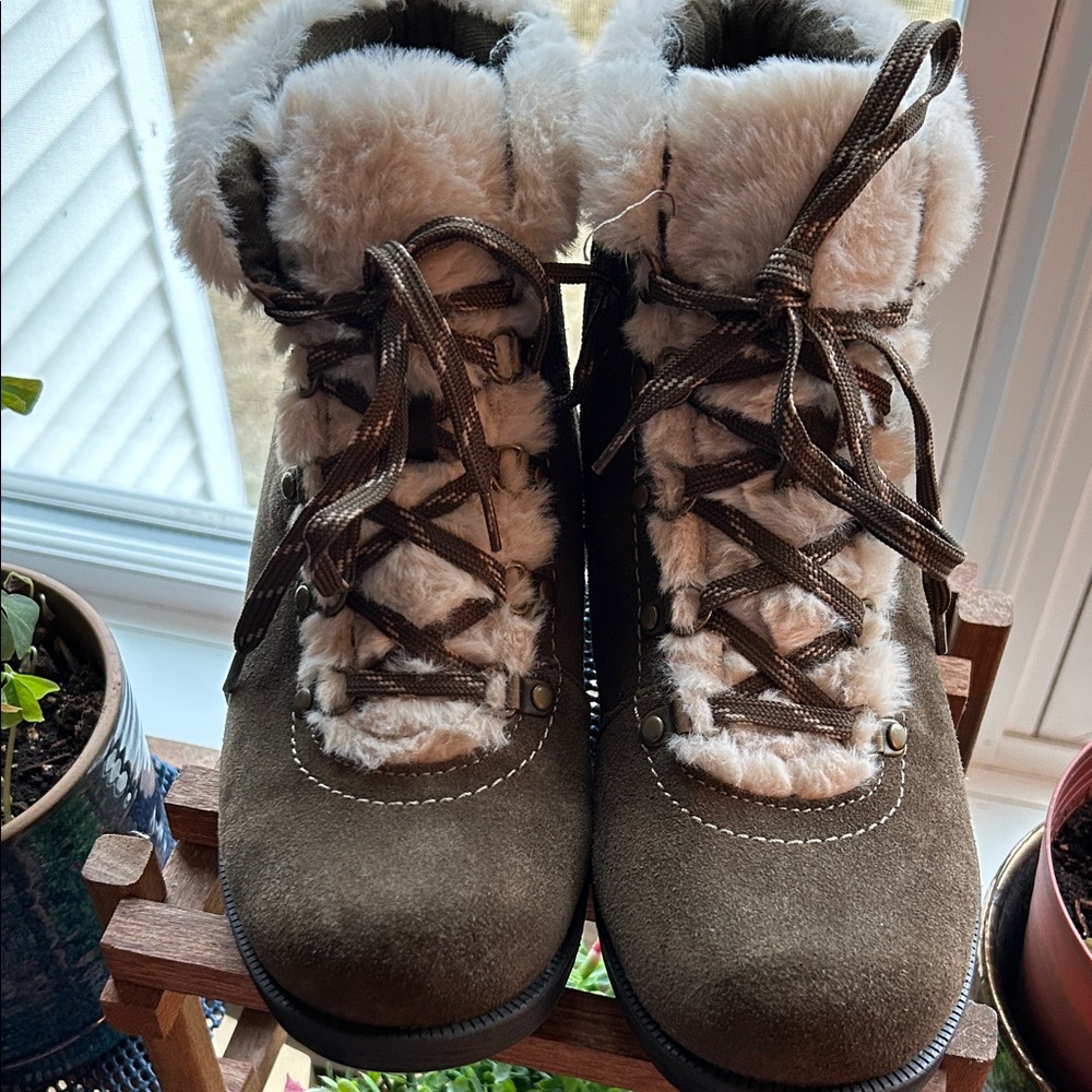 Earth Origins Olive  Green Suede Faux Fur Lace-Up Ankle Boots